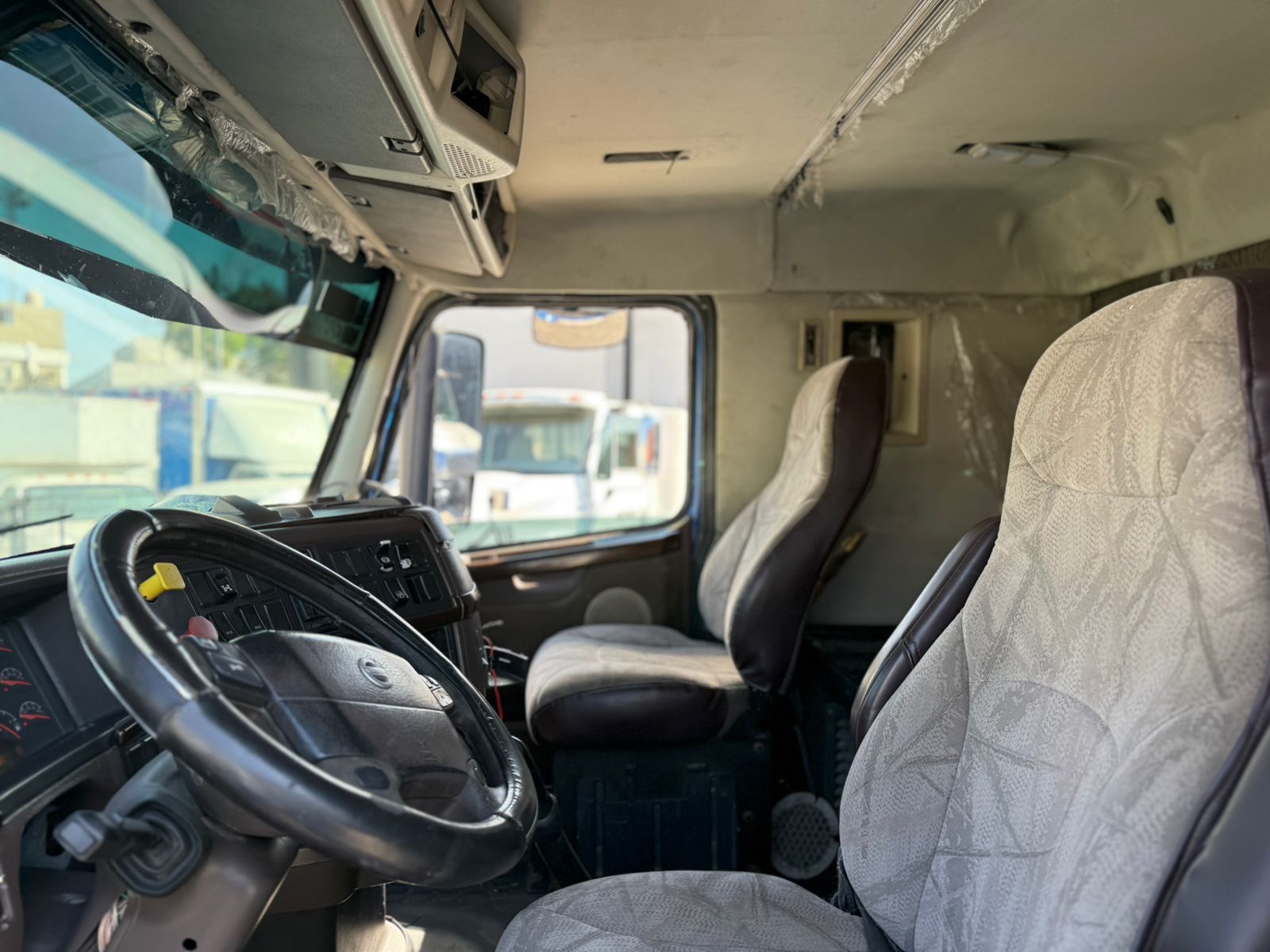 Volvo VNL  64T